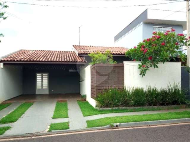 Casa para venda no condomínio Bosque São Carlos.