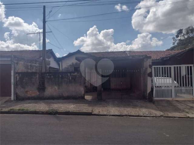 Vende-se terreno com 2 casas no Vila Boa Vista I