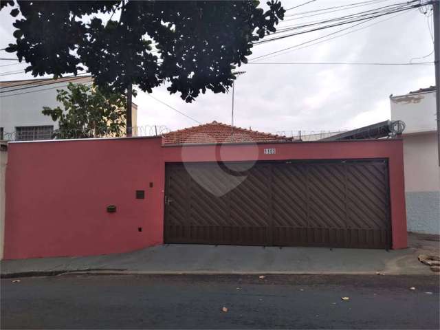 Casa térrea com 02 salões comerciais para venda na Vila São José.