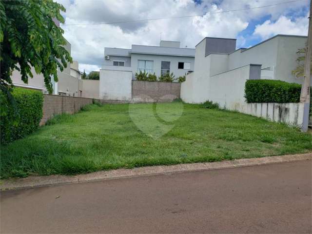 Vende-se terreno no Village Damha em Araraquara