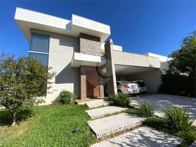 Casa com alto padrão de acabamento para venda no Condomínio Montreal.