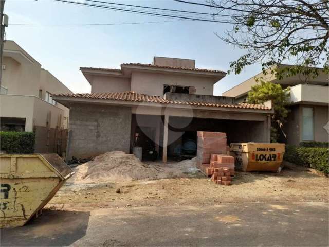 Casa em Construção com Área Gourmet e Piscina no Condomínio Damha II