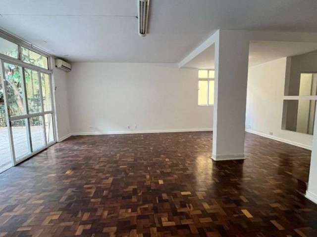 Lindo sobrado com 3 dorm. 01 suíte para alugar, 200 m² por R$ 8.905/mês - Moema - São Paulo/SP