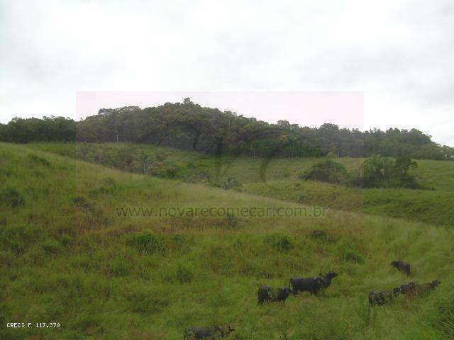 Área para Venda em Suzano, santa rosa, 3 dormitórios, 1 suíte, 3 banheiros, 6 vagas