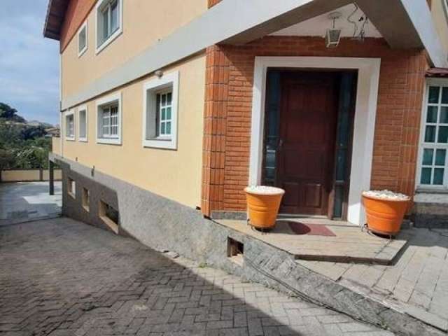 Vendo Sobrado, Próximo ao Metrô Vila Sonia. 3 dorms, 1 suíte, quintal, Lareira, churrasqueira - FL22