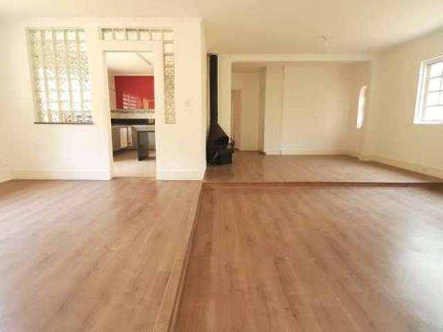 Linda casa Térrea em condomínio, Reformada, 3 suites, 5 Wc, 6 vagas e churrasqueira - FL22