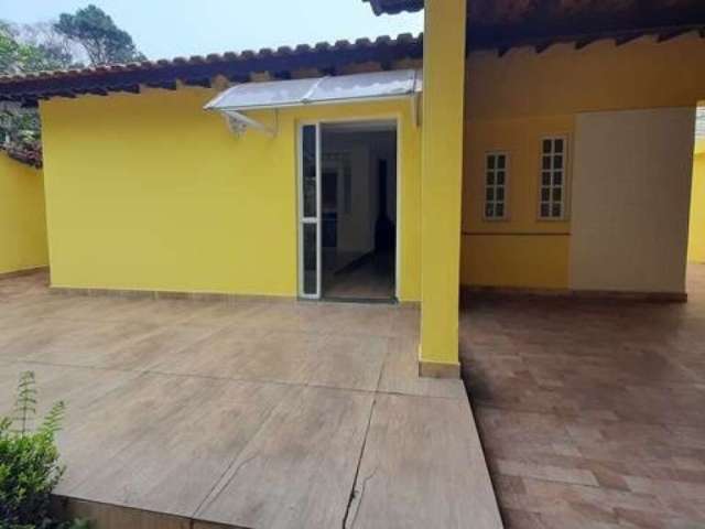 Linda casa Térrea em condomínio, Reformada, 3 suites, 5 Wc, 6 vagas e churrasqueira - FL22