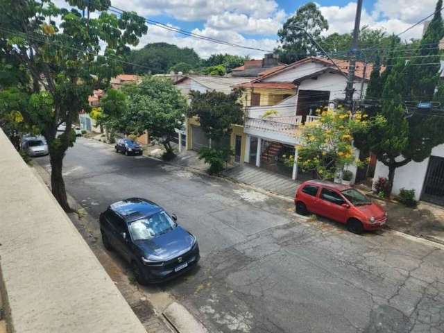 Sobrado bem localizado com bom valor de aluguel..