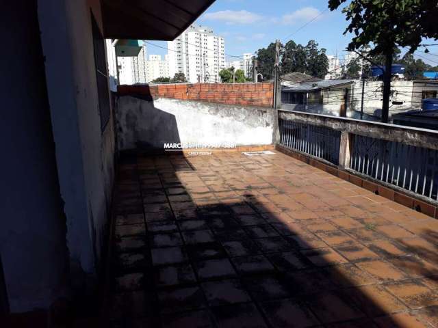 Casa térrea assobradada no Butantã com 2 dorms, sala, cozinha, quintal, terraço. FL23