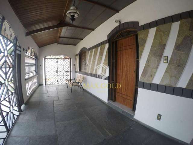 Casa com 3 dormitórios à venda, 295 m² por R$ 800.000,00 - Jardim Paulista - Taubaté/SP