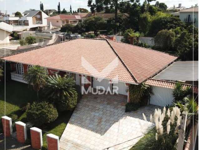 Casa Alto Padrão com 4 quartos (2 suítes) no Jardim América