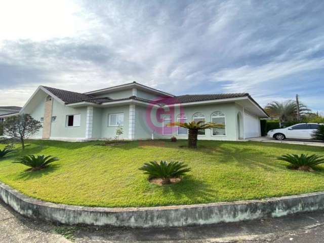 Vende-se uma casa no condomínio Terras de Sant?Anna, 442 m2, 02 pavimentos, 04 suítes, sala para 03 ambientes, 02 banheiros, Cozinha, armários planeja