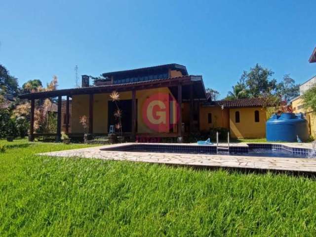 Vende se  Casa de condomínio, Ubatuba na Praia Dura, 5 suítes, com uma linda picina