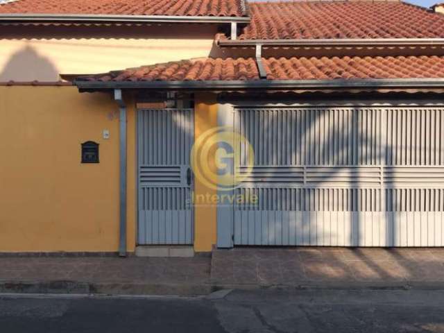 Casa A venda no Balneário Paraíba em Jacareí, 2 salas, 3 quartos sendo 1 suíte, cozinha, área de serviço, banheiro social,  garagem coberta com portão