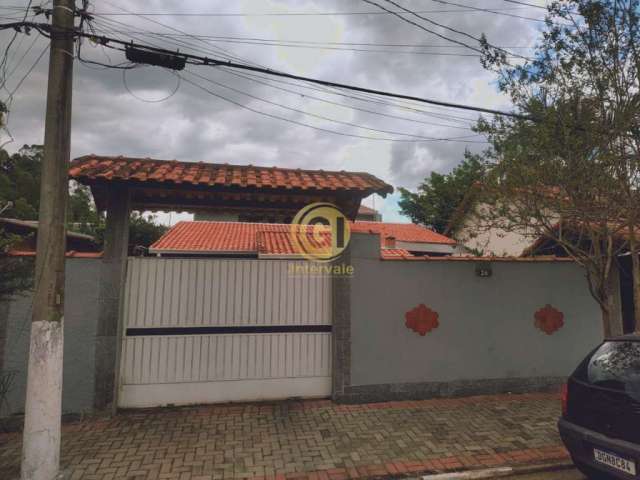 casa com 3 dormitórios, sendo 2 suítes, 275m² de área total e 175m² de área construída a venda em Guararema