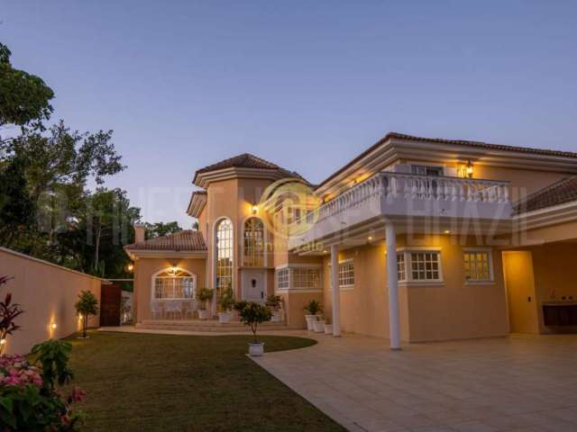 Casa à beira-mar em condomínio - Amplo jardim pé na areia - Linda piscina - Quiosque gourmet com vista para o mar - Cozinha e despensa -