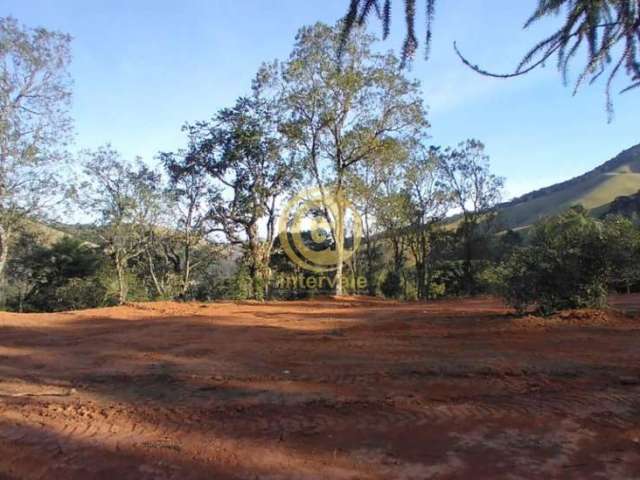 Área de 6200 metros com plato de 2000 ,para venda em são francisco xavier, com cachoeira,-sp