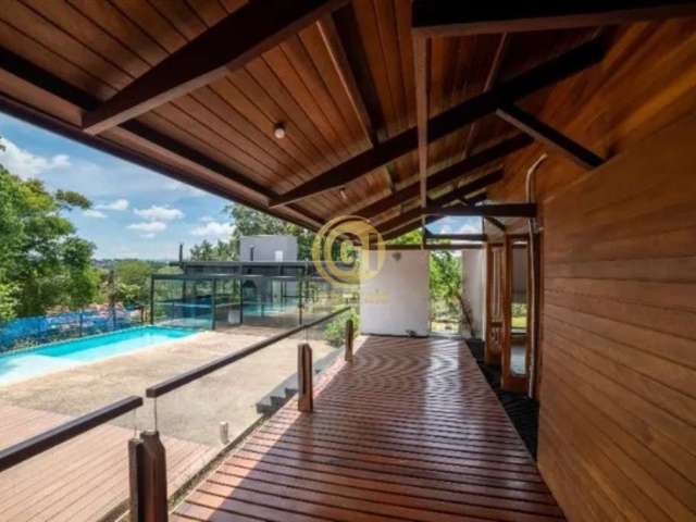 Chácara Alto Padrão, com piscina, jacuzzi, área gourmet localizada no bairro Santa Rita em Caçapava - SP