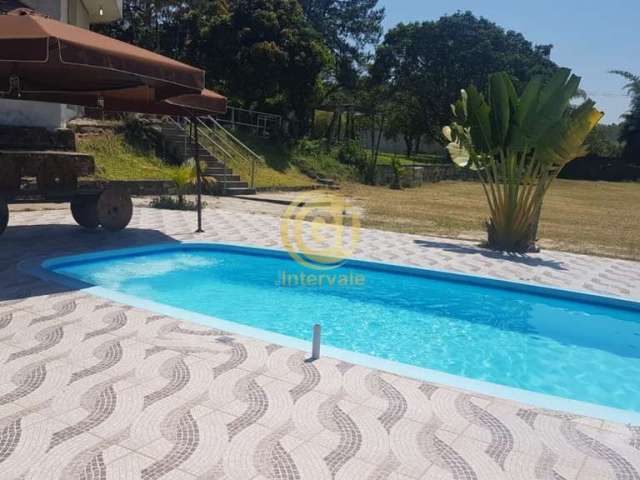 Chácara com piscina para venda ou locação em Jacareí