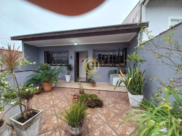 Casa à venda em Caçapava-SP: 2 quartos, 1 suíte, 1 sala, 3 banheiros, 3 vagas de garagem, 153m² no Parque Residencial Santo André.