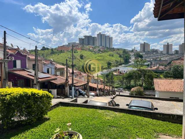 Casa em condomínio fechado Baronesa.