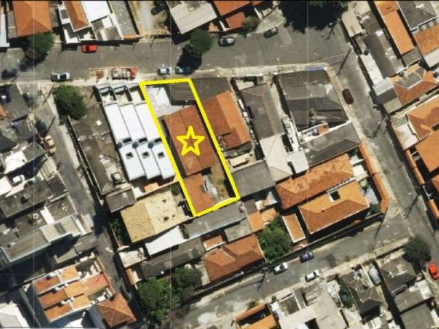 Casa térrea à venda com localização incrível no Limão e com terreno amplo