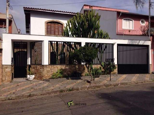 Sobrado Para Venda com 230m², 3 dormitórios, 1suíte, 5 vagas e churrasqueira