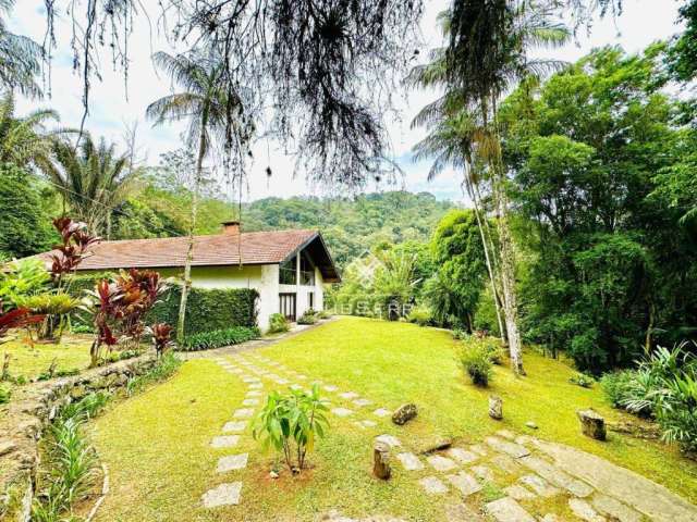 Seu refúgio na Serra de Teresópolis, propriedade final de linha cercada por reserva, a venda por R$1.650.000,00