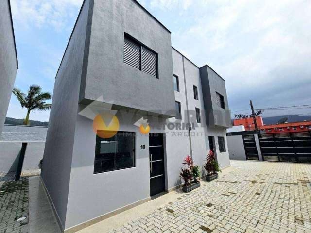 Sobrado com 2 dormitórios à venda, 75 m² por R$ 489.000 - Jardim Capricórnio - Caraguatatuba/SP