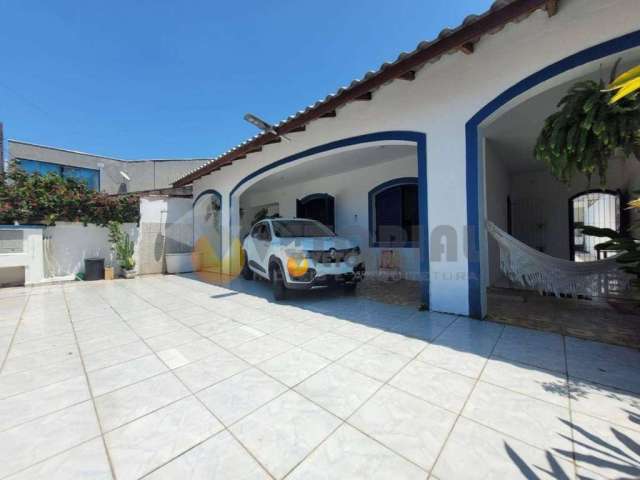 Casa com 4 dormitórios à venda, 246 m² por R$ 1.150.000 - Praia das Palmeiras - Caraguatatuba/SP