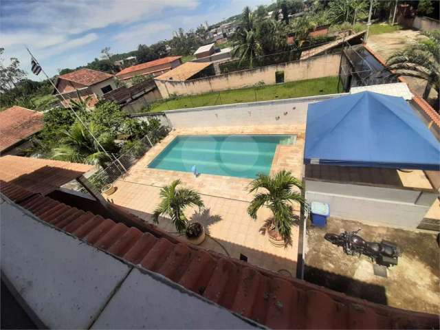 Casa com 4 suítes, Área Gourmet, piscina, quintal e garagem para 3 carros!!