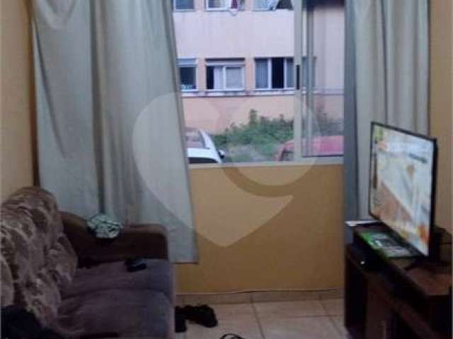 Apartamento no primeiro andar no Condomínio Jardins Campo Grande no Bairro de Inhoaiba