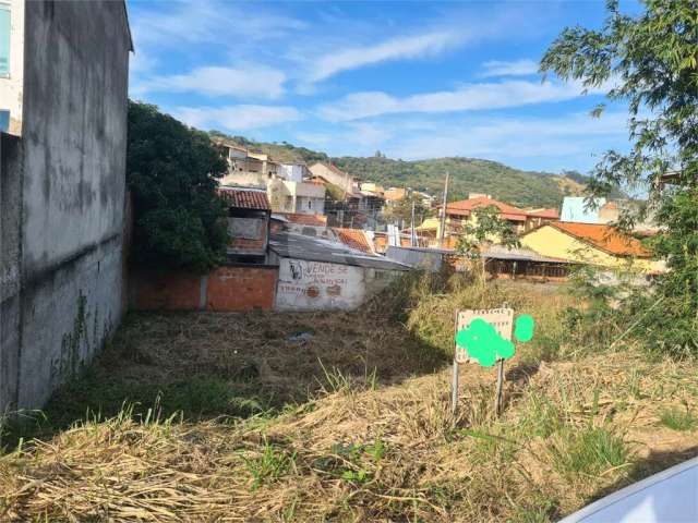 Terreno à venda em Campo Grande - RJ