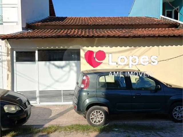 Casa Linear em Campo Grande com 2 quartos e 2 vagas de garagem