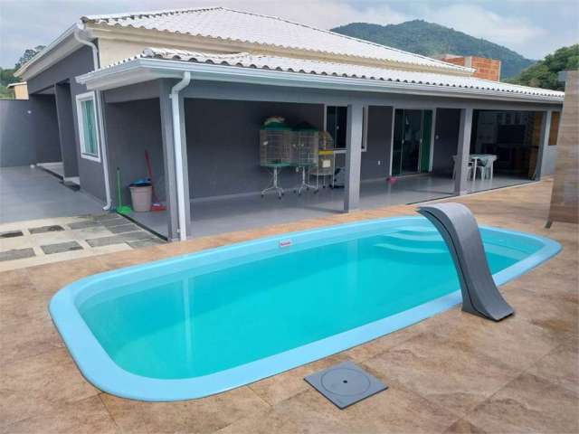 Casa Linear com 3 quartos e Piscina no condomínio Recanto do Pedregoso/ Campo Grande