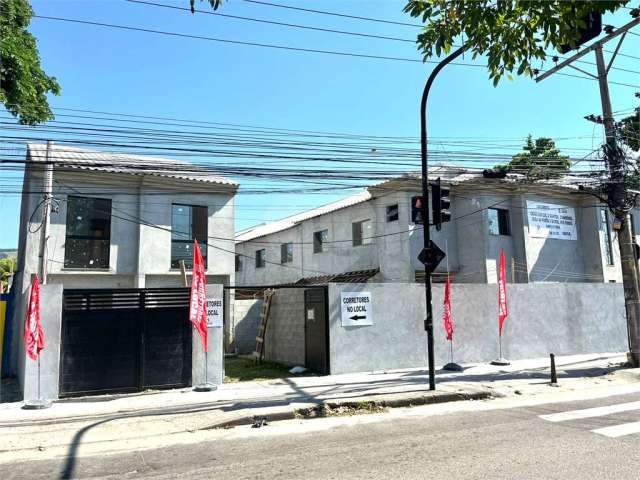 Duplex na Avenida Cesário de Melo, Cosmos com 2 quartos, 2 banheiros,garagem e quintal