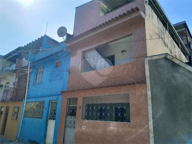 Casa de vila com 2 quartos à venda em Bangu - RJ