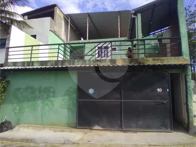 Casa com 2 quartos para locação em Santíssimo - RJ