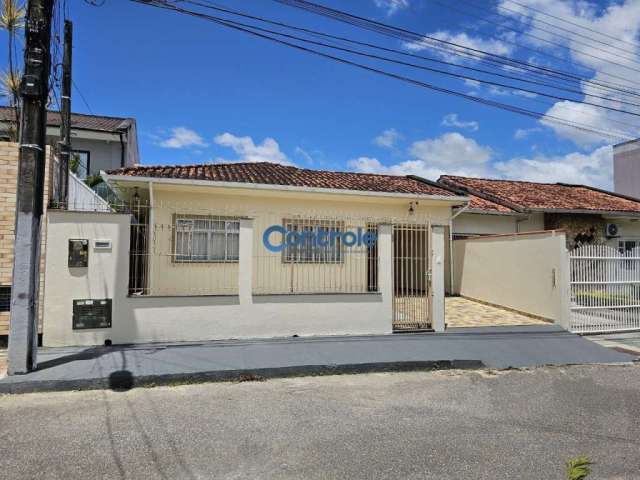 Casa com 3 quartos à venda na Ribatejo, 220, Forquilhas, São José por R$ 595.000