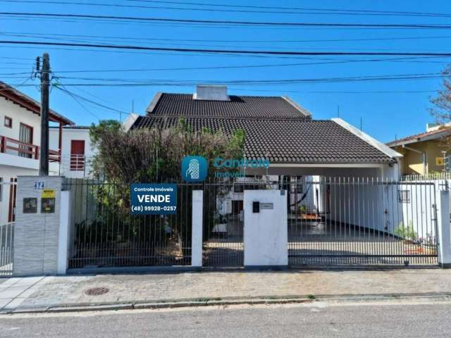 Casa com 5 quartos à venda na Rua Antônio Mattos Areas, 464, Balneário, Florianópolis por R$ 1.650.000