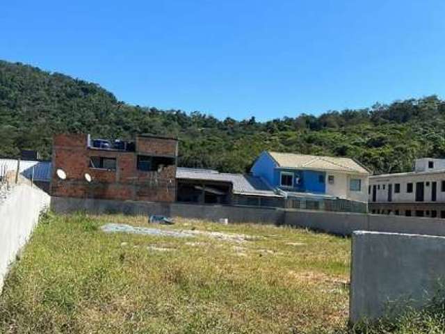 No Condomínio Parque Vale Verde,  800m² de área total, com viabilidade para construção