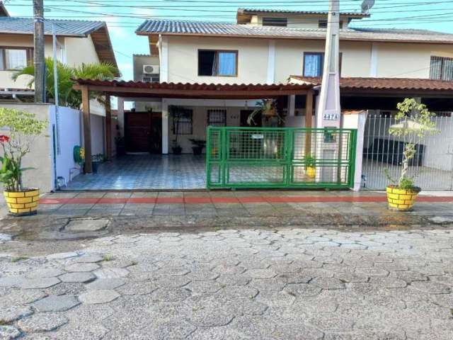 Casa geminada com 3 quartos na Palhoça.