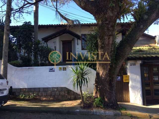 Casa com viabilidade comercial e residencial à venda no Centrinho da Lagoa da Conceição.