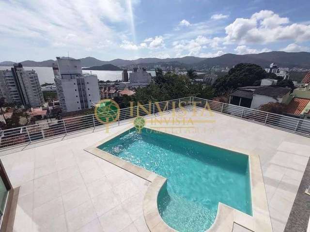 Alto padrão com espaço gourmet e piscina, vista mar e 3 suítes à venda na Agronômica.