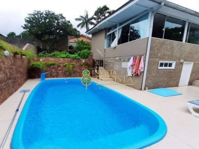 Casa com piscina e 2 quartos à venda no Itacorubi.