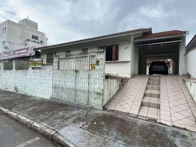 Casa com Viabilidade para 14 Pavimentos à venda no Jardim Atlântico.