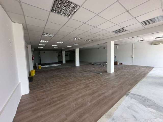 Sala Comercial com 250m² para locação no Saco Grande.