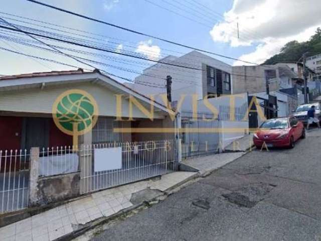 Casa com rentabilidade mensal à venda no Centro de Florianópolis.