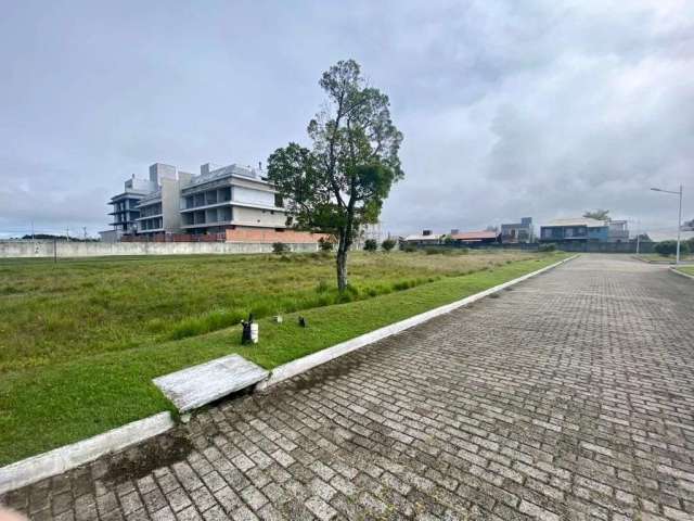 Terreno em condomínio fechado com 707m² no Campeche.