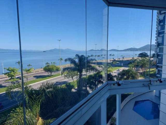 3 quartos sendo 1 suíte, sacada com vista total para o mar e 2 vagas na Beira Mar Norte - Á venda em Florianópolis